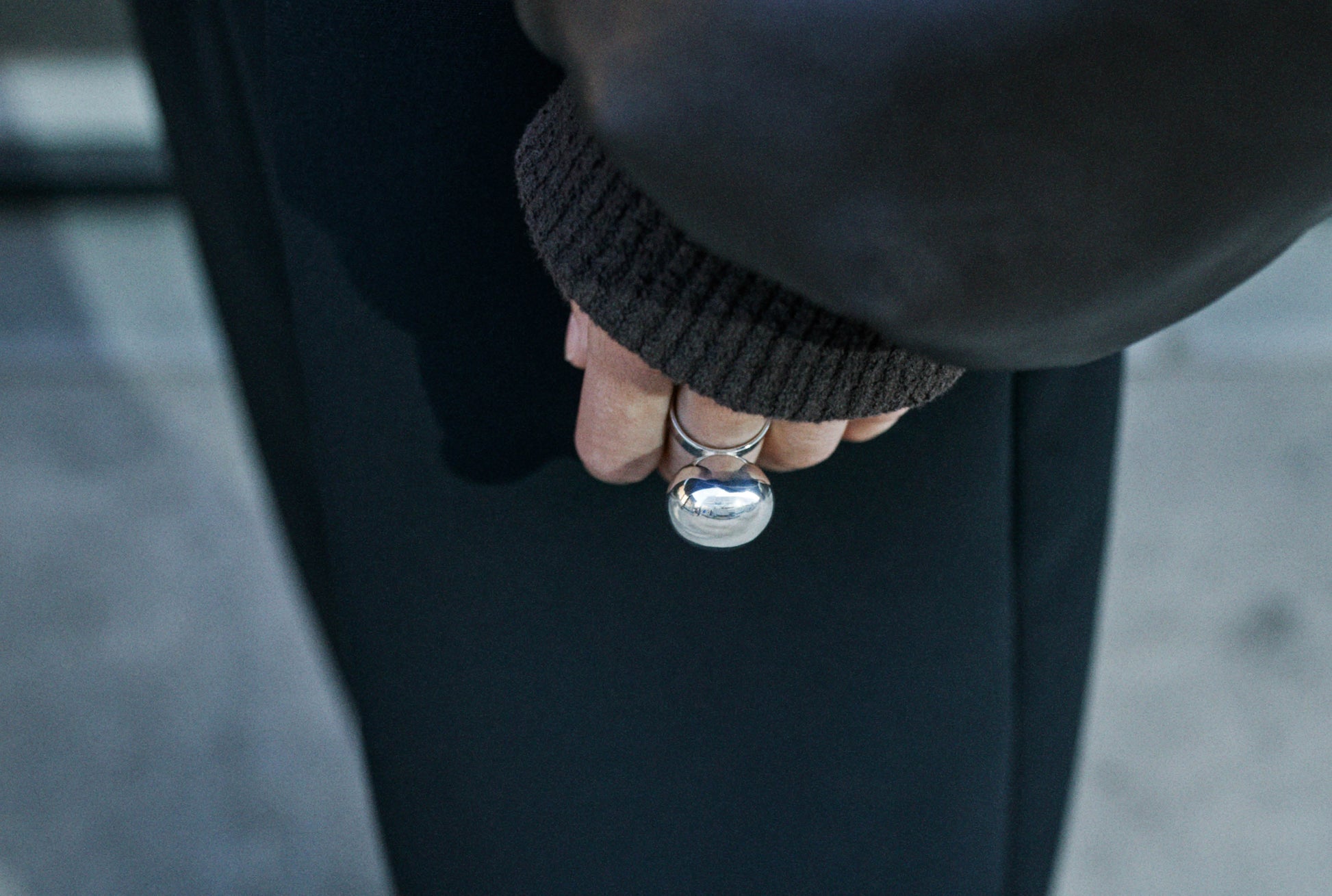 MH 925 Ellipse Ring II lifestyle campaign image