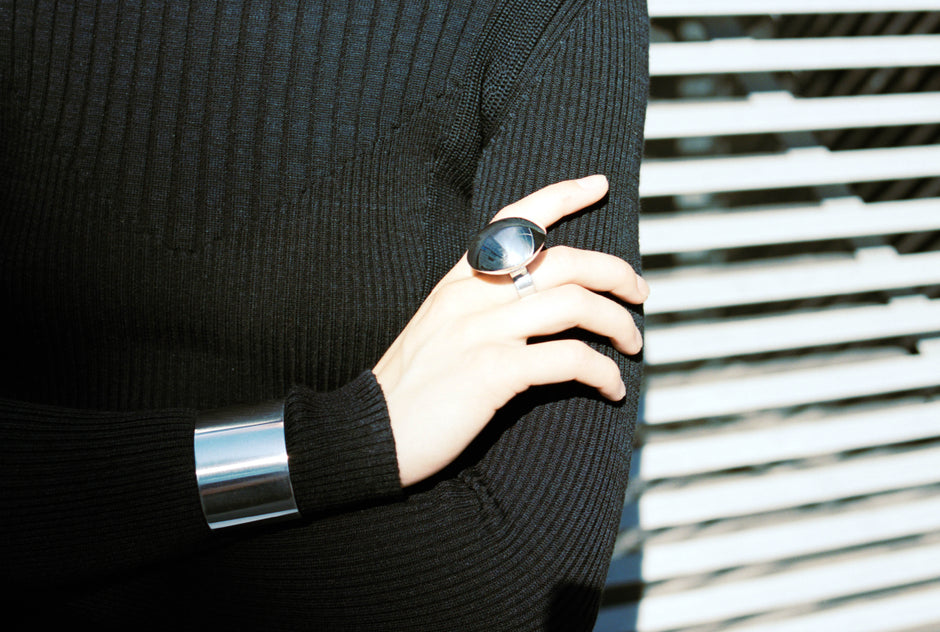 MH 925 Arc Cuff II lifestyle campaign image