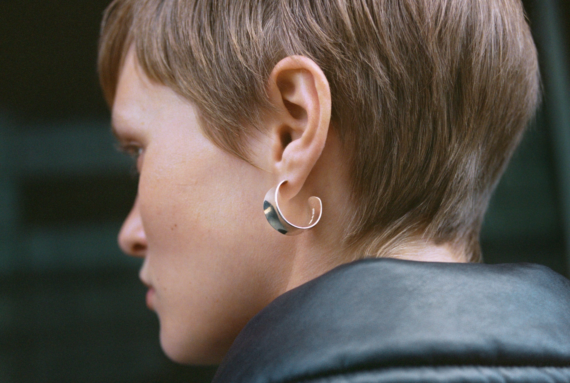 MH 925 Arc Earrings Narrow lifestyle campaign image